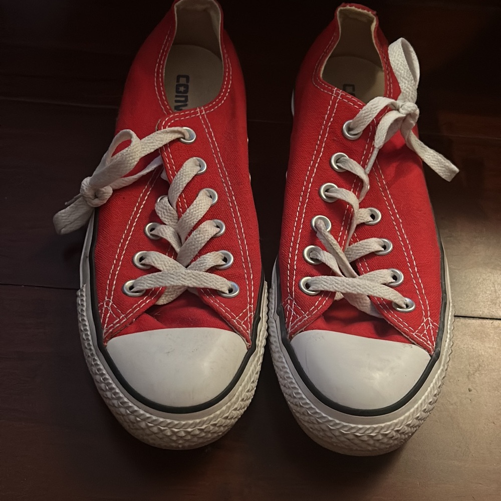 Red converse size 8